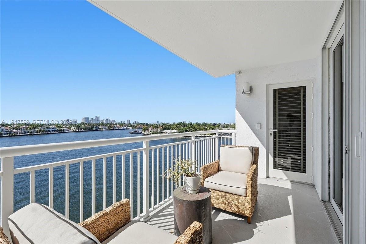 BAYSHORE TOWERS - Residential