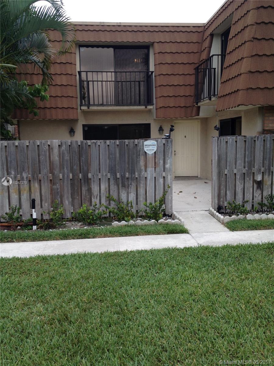 Beautiful 2/2.5 with spectacular waterviews from both bedrooms. Private fenced in patio area.