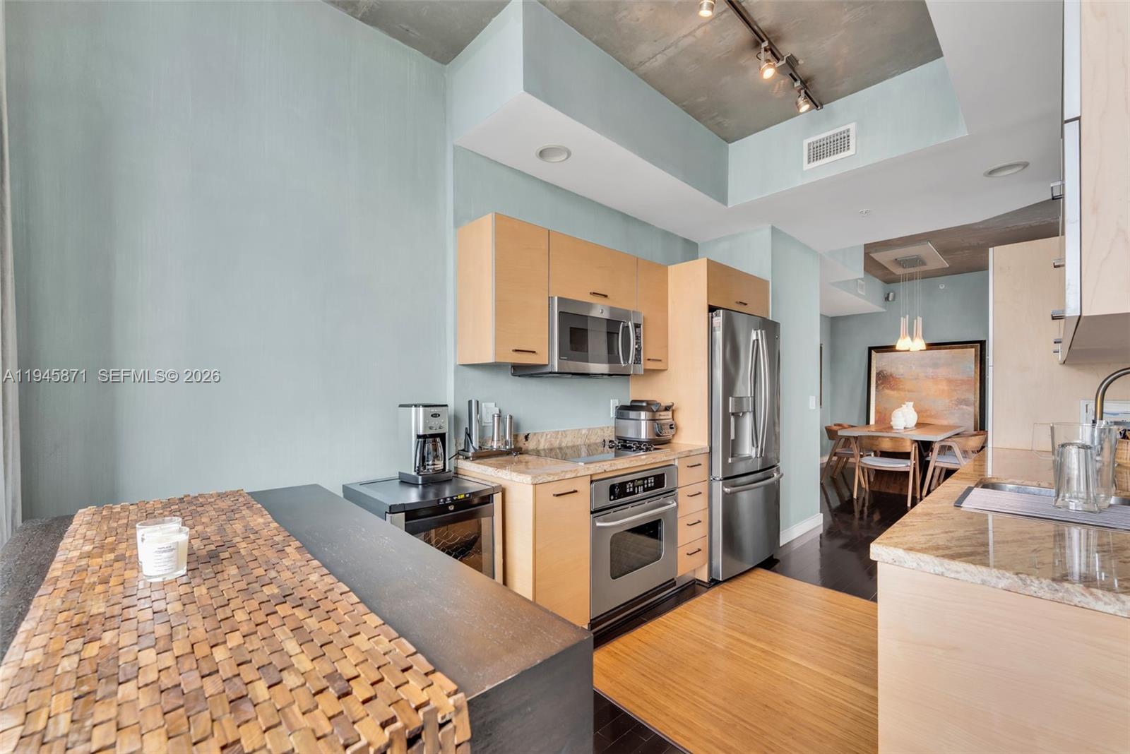 UPTOWN LOFTS CONDO - Residential