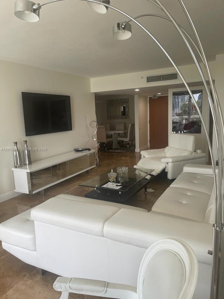 16500 Collins Ave 652