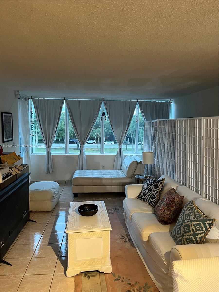 HARDING HALL CONDOMINIUM - Residential Lease