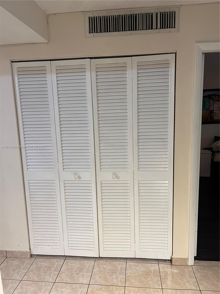 HARDING HALL CONDOMINIUM - Residential Lease