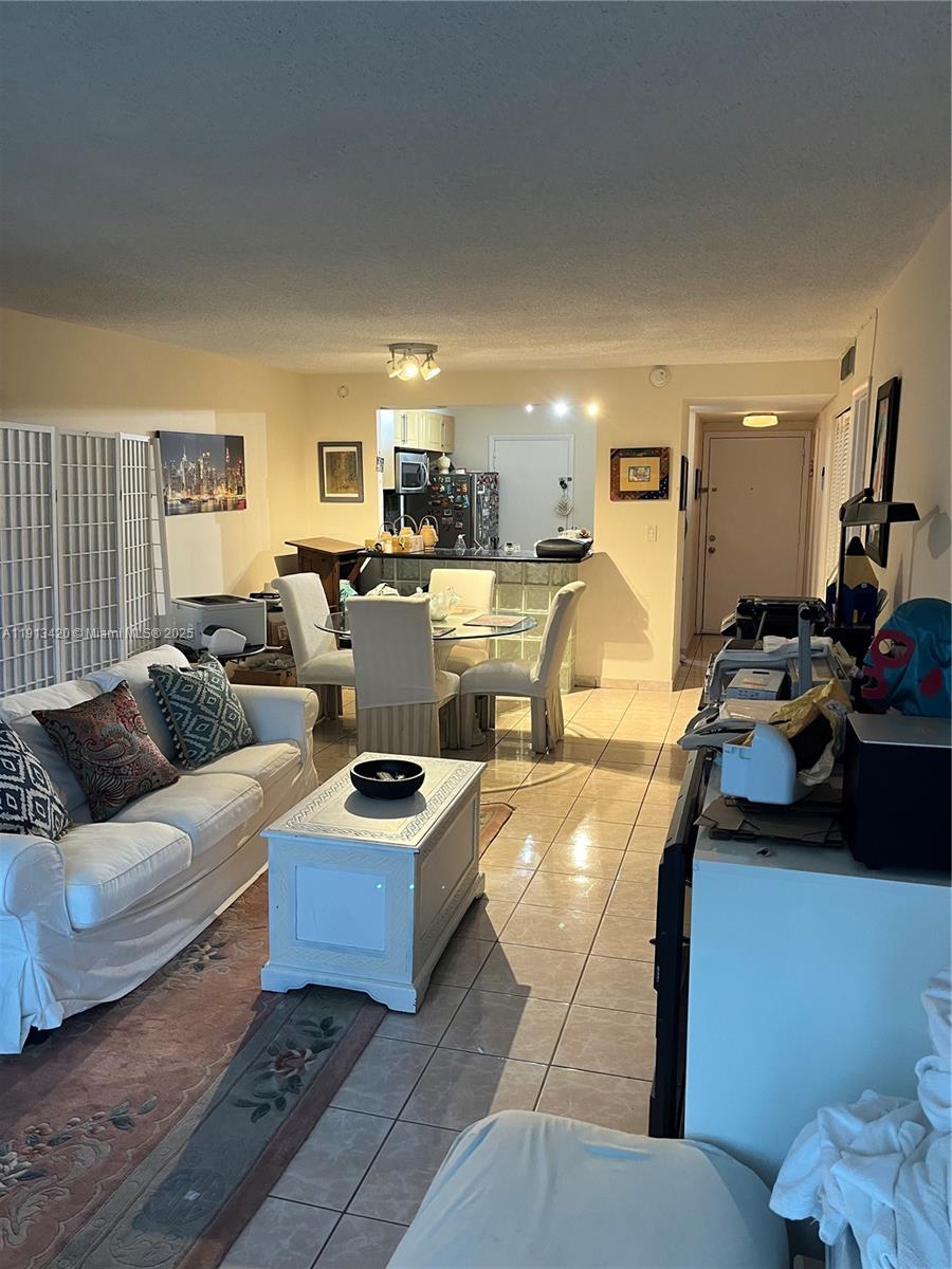 HARDING HALL CONDOMINIUM - Residential Lease