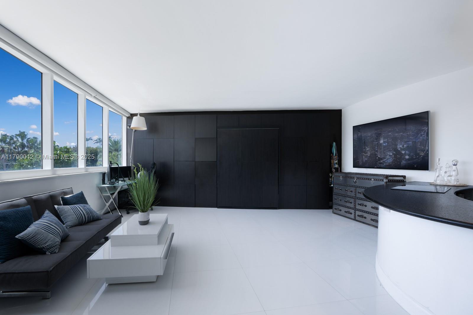 300 S Pointe Dr 402