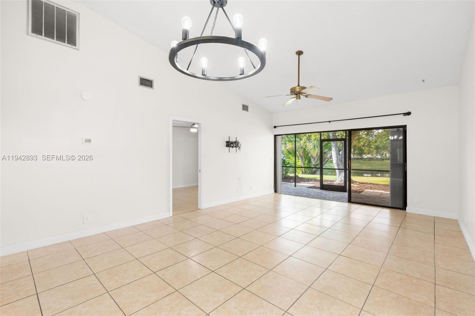 THE LAKES - Residential