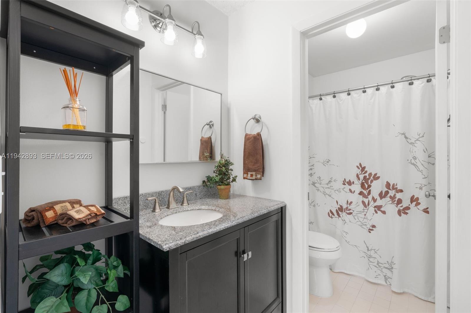 THE LAKES - Residential