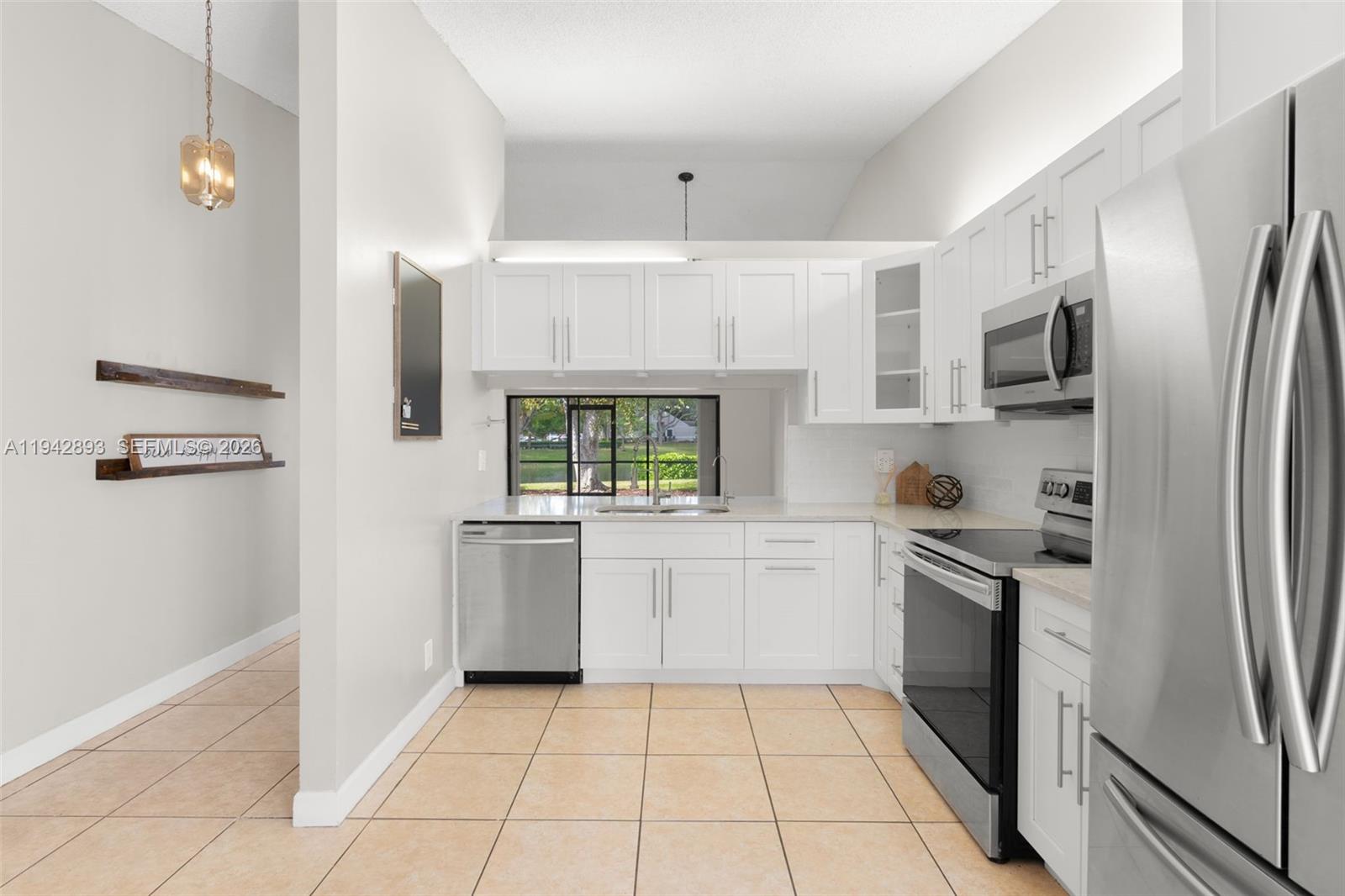 THE LAKES - Residential