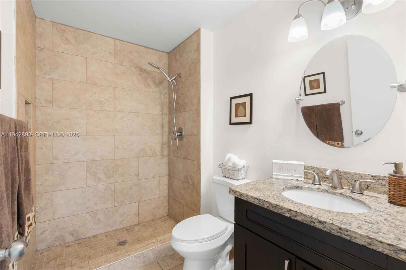 THE LAKES - Residential