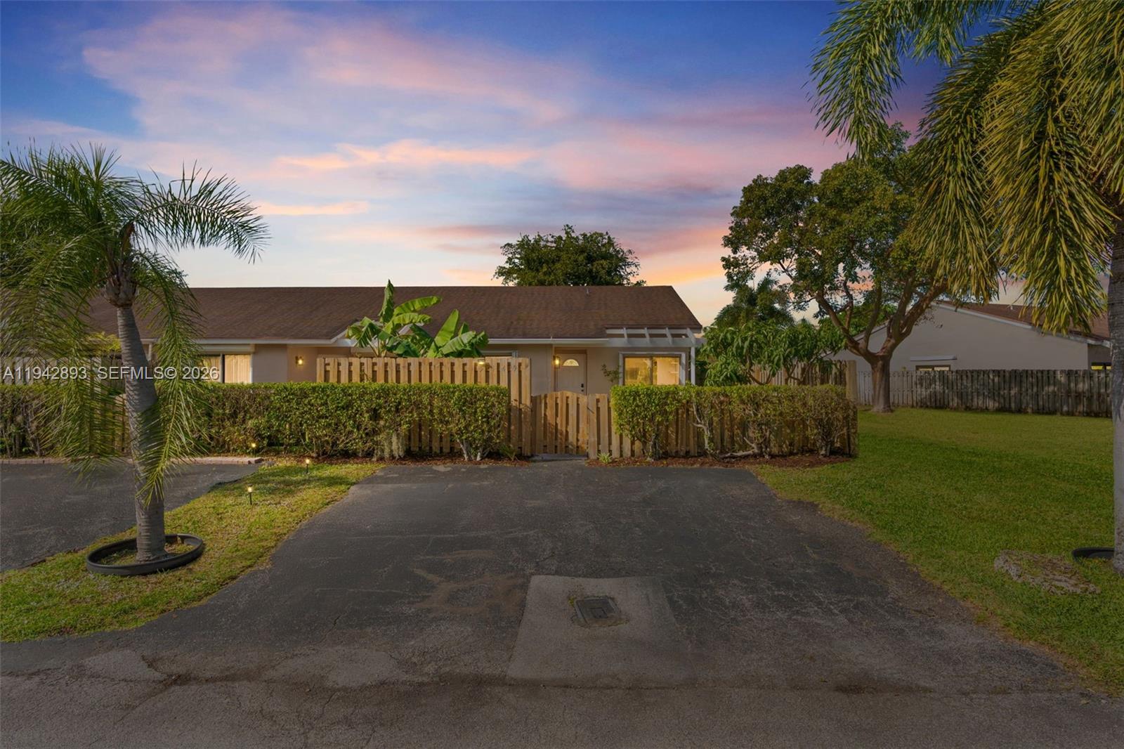 THE LAKES - Residential