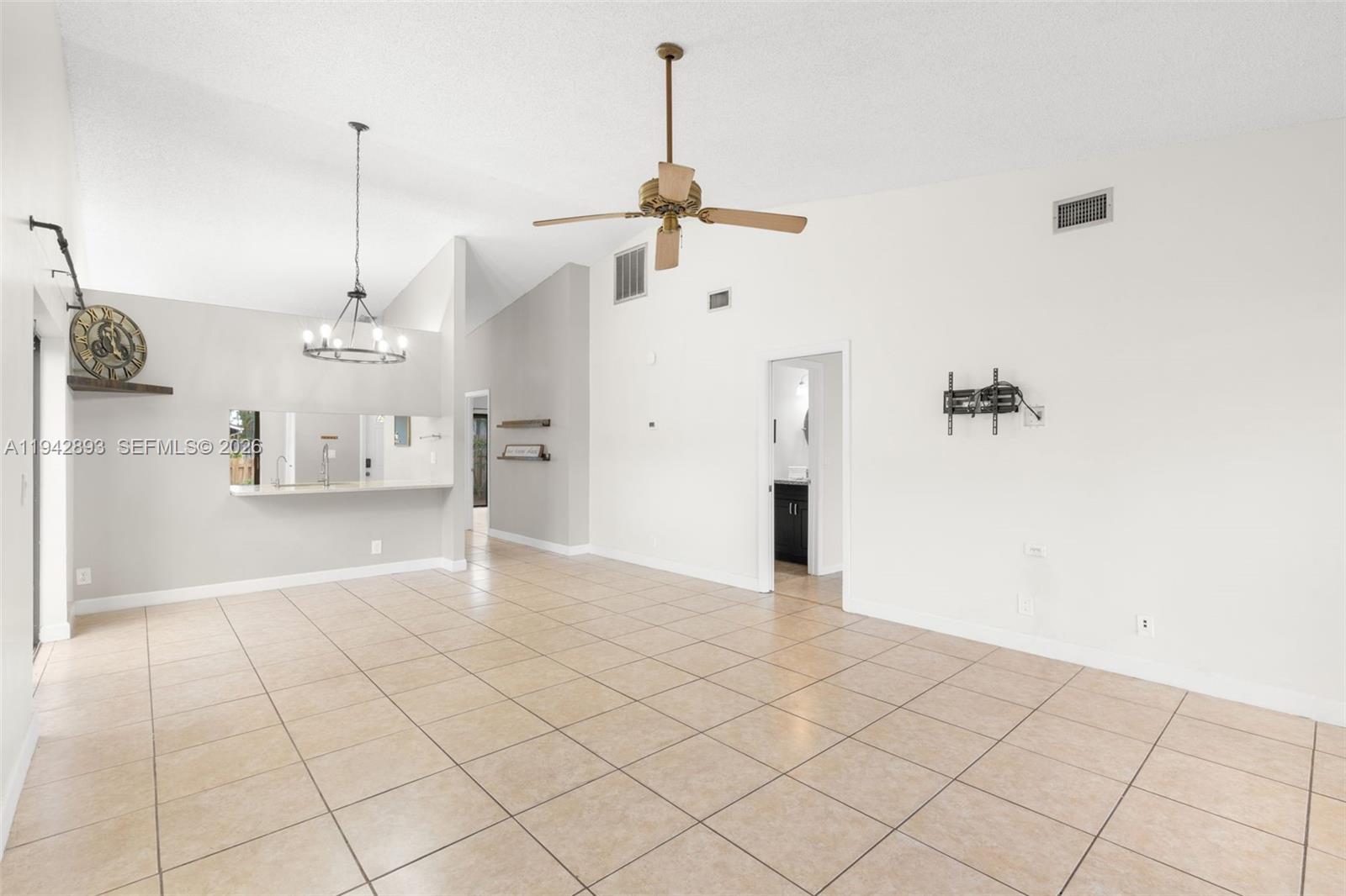 THE LAKES - Residential