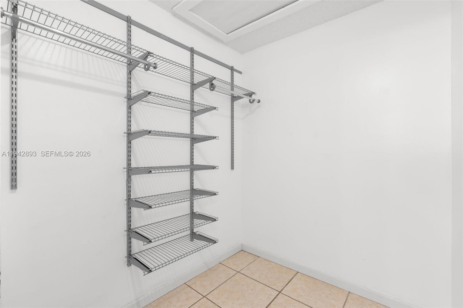 THE LAKES - Residential