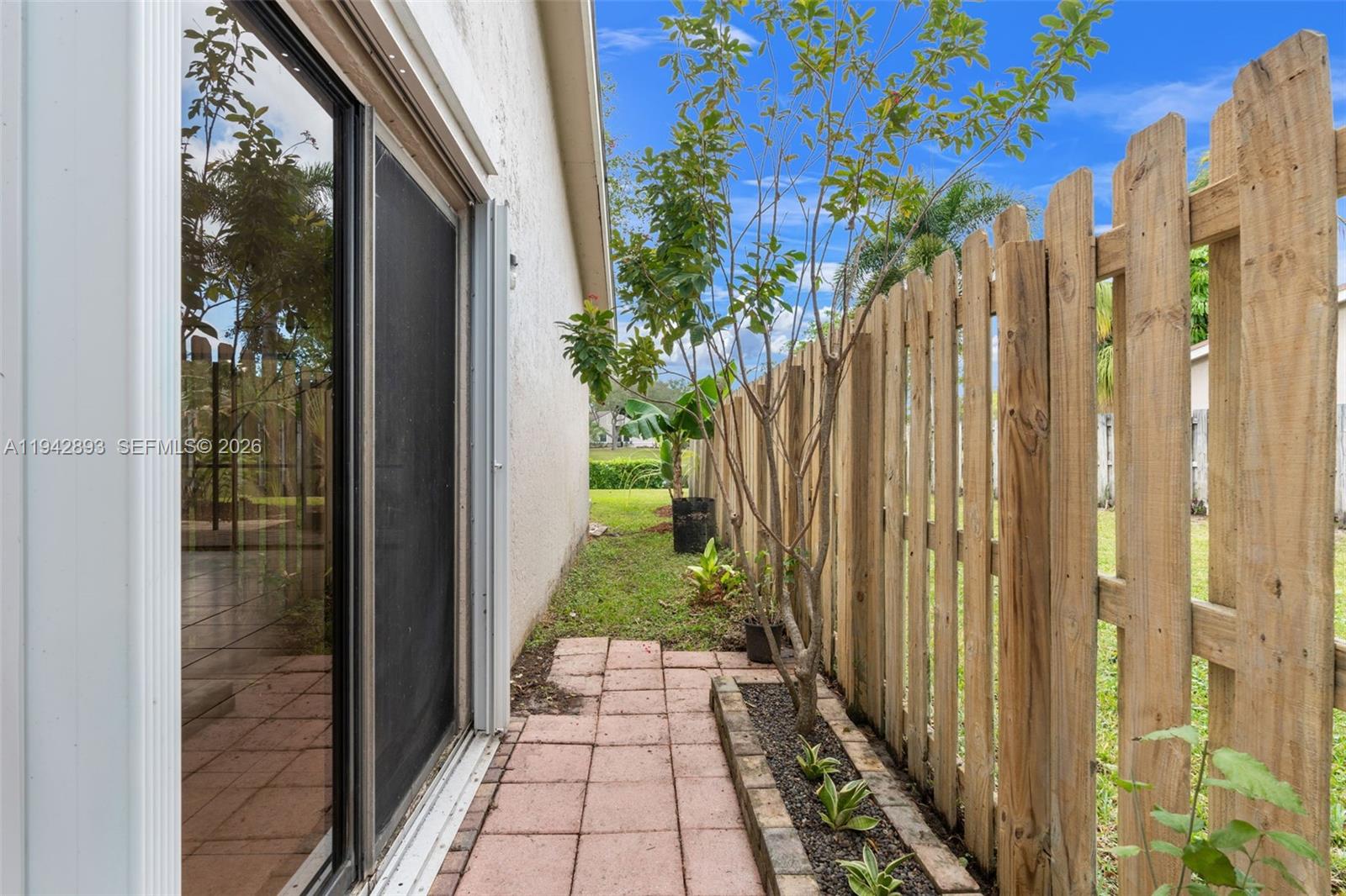 THE LAKES - Residential