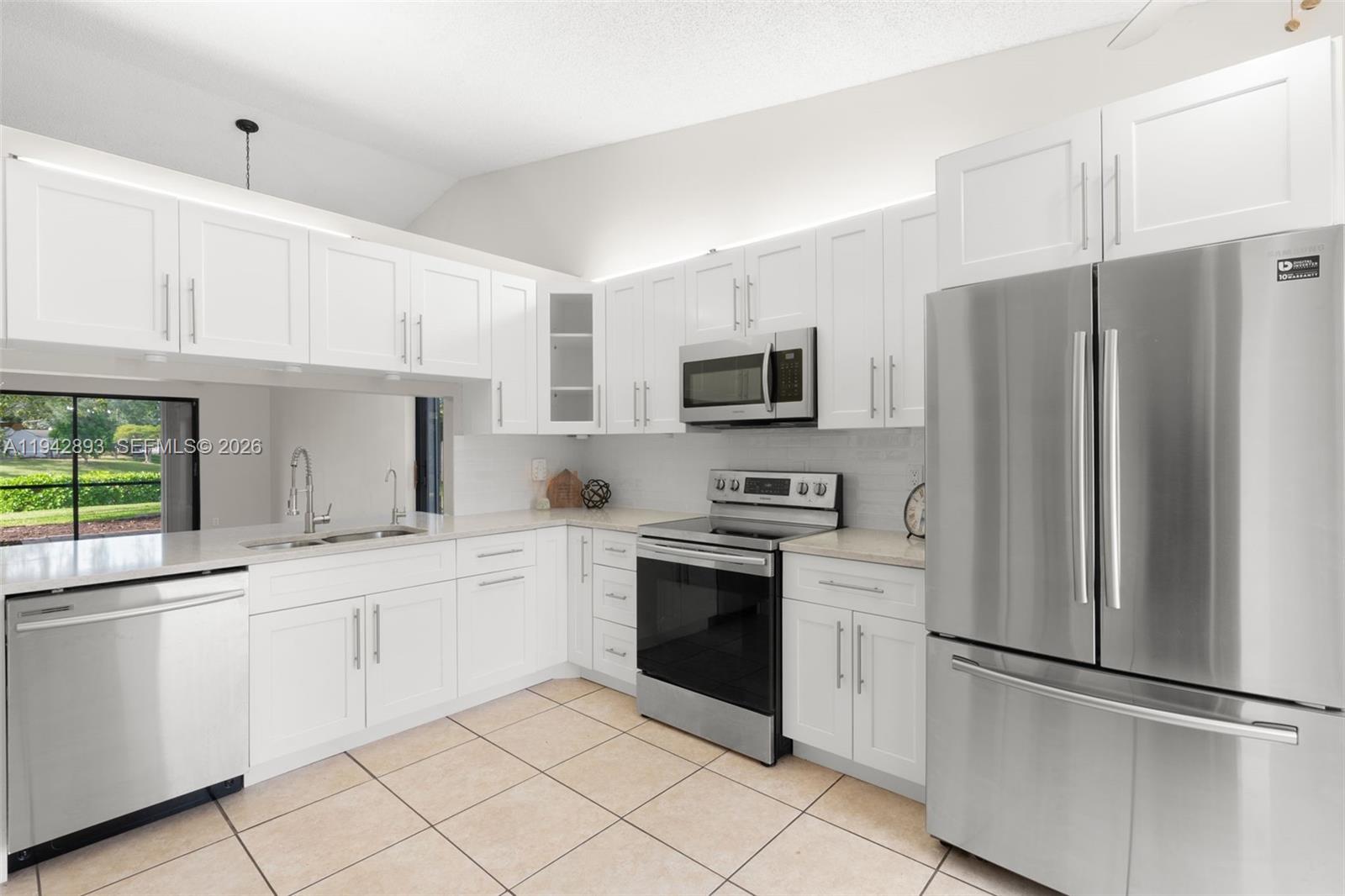 THE LAKES - Residential