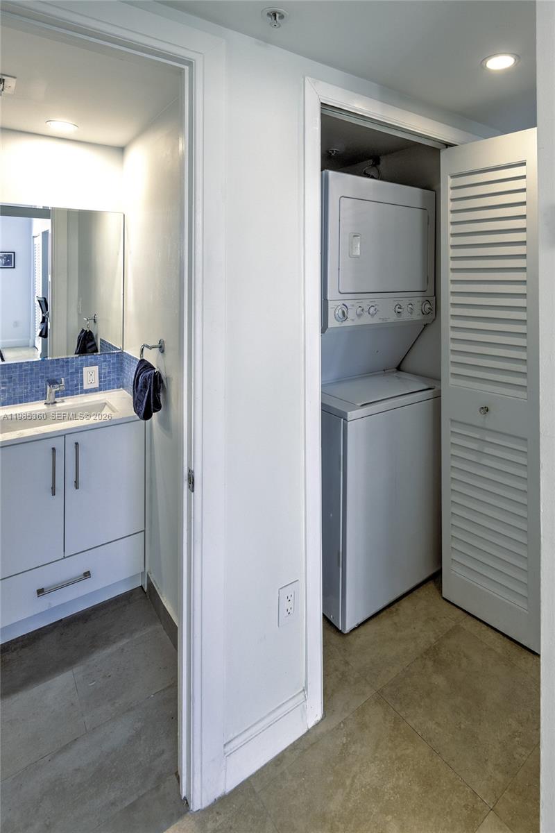 THE MUTINY CONDO - Residential Lease