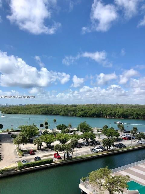 400 Kings Point Dr 820