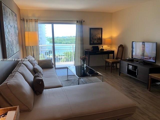 400 Kings Point Dr 820