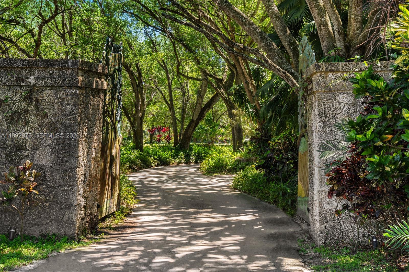 BREEZY OAKS - Residential