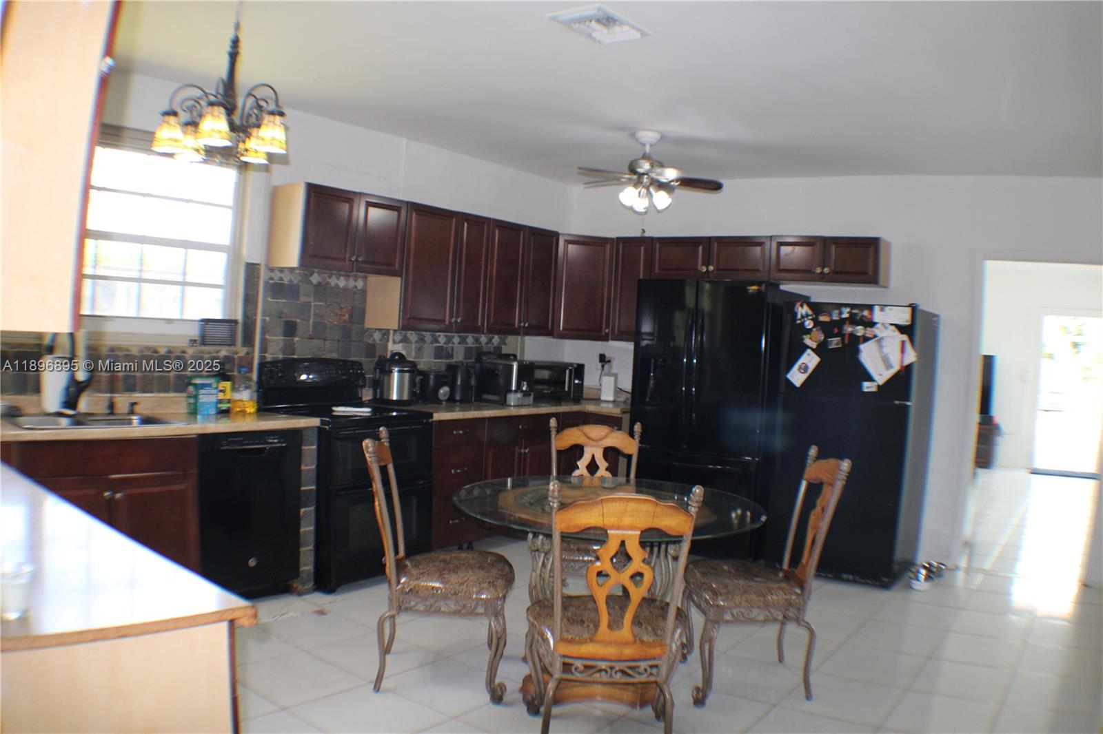 PALM DRIVE ESTATES - Residential