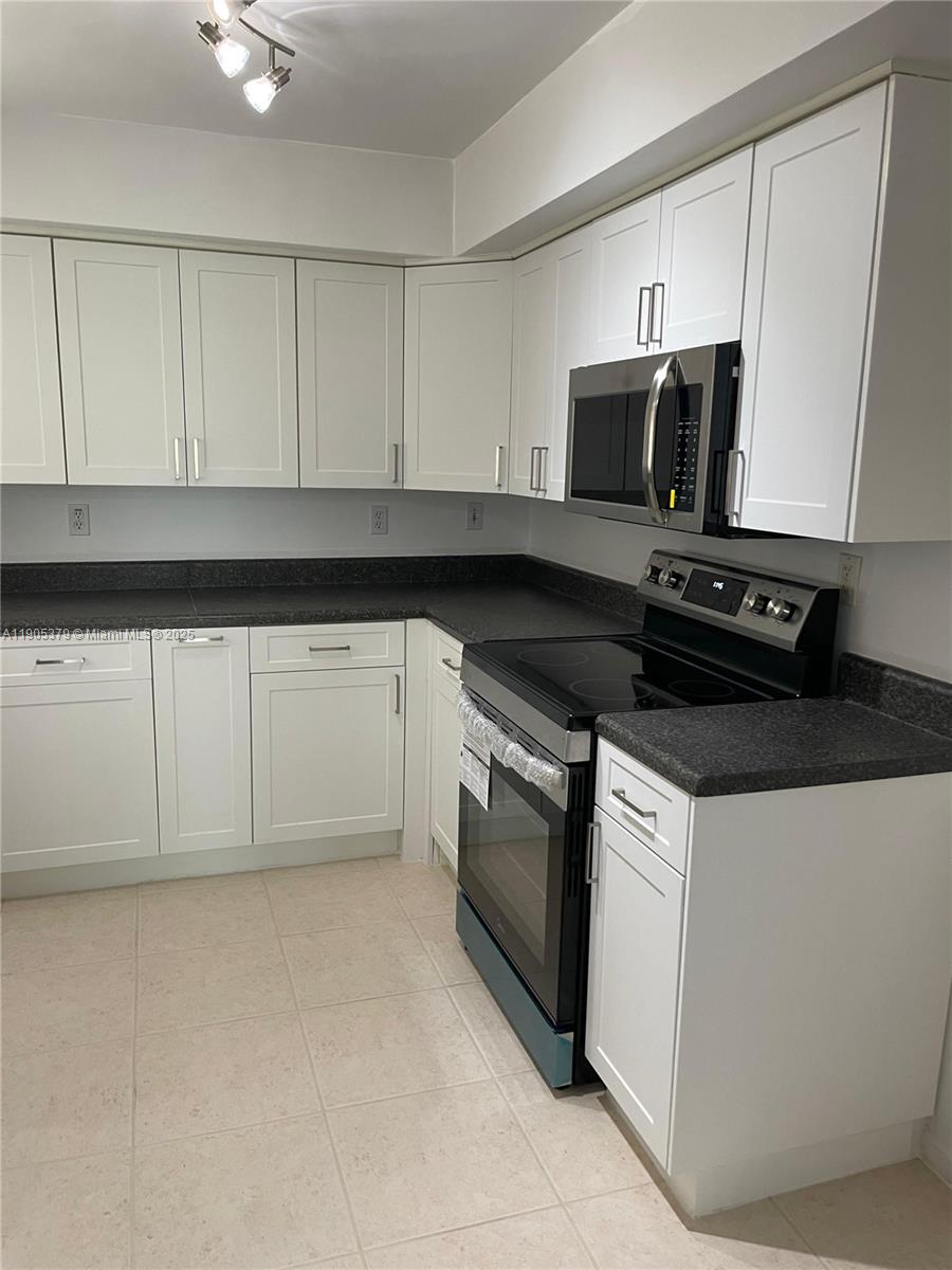 WELLEBY TOWNHOME 1 CONDO - Residential Lease