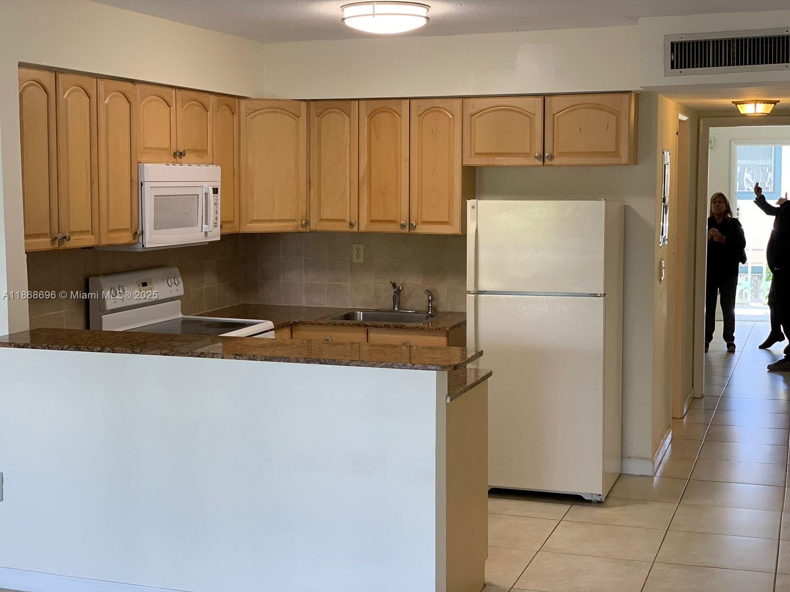 GOLDEN KEY CONDO, THE - Residential