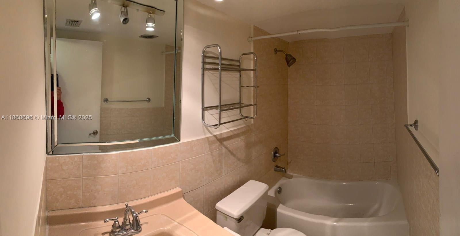 GOLDEN KEY CONDO, THE - Residential