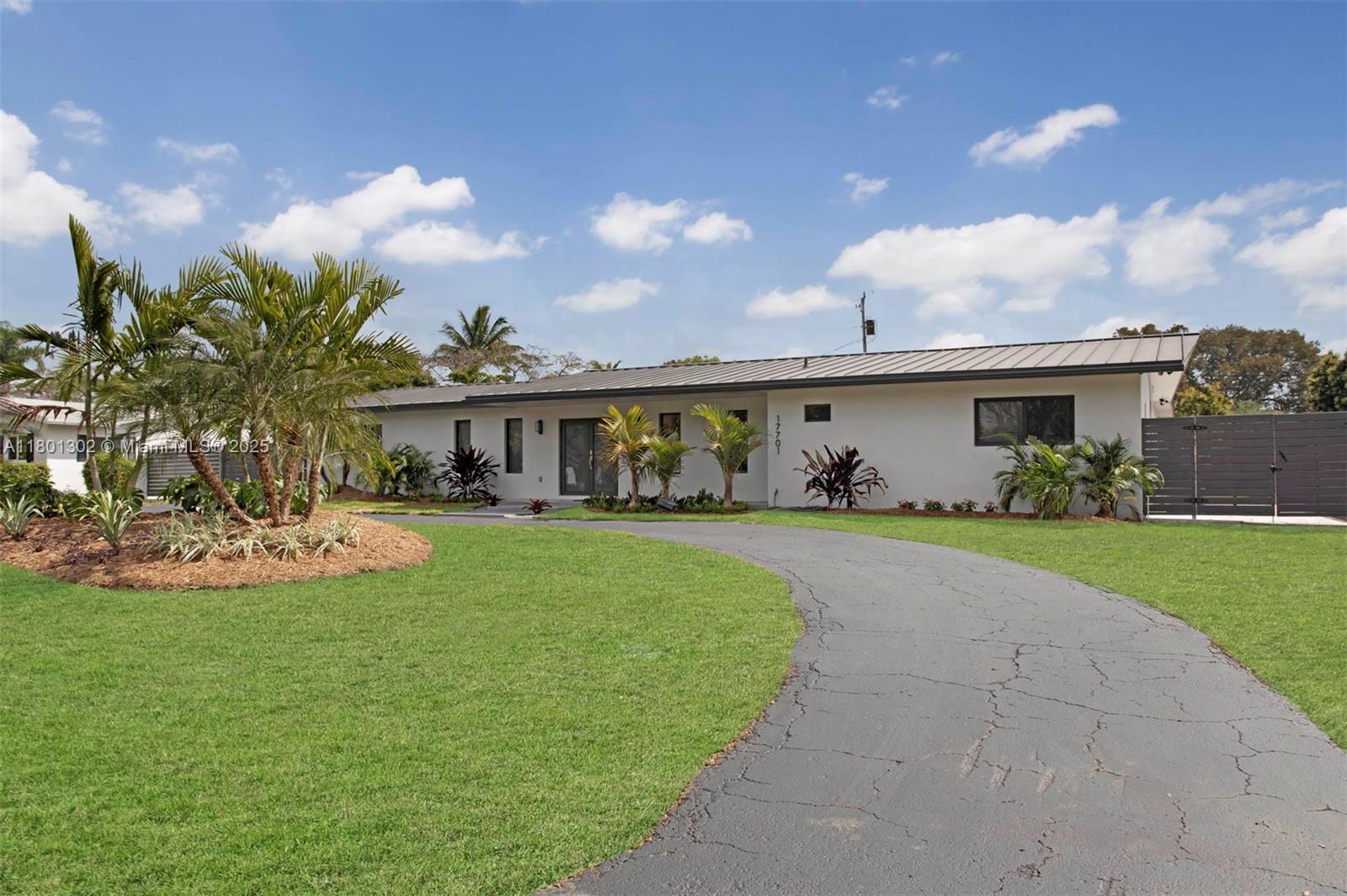 Rental Property at 17701 Sw 92nd Ct 17701, Palmetto Bay, Miami-Dade County, Florida - Bedrooms: 3 
Bathrooms: 2  - $6,000 MO.