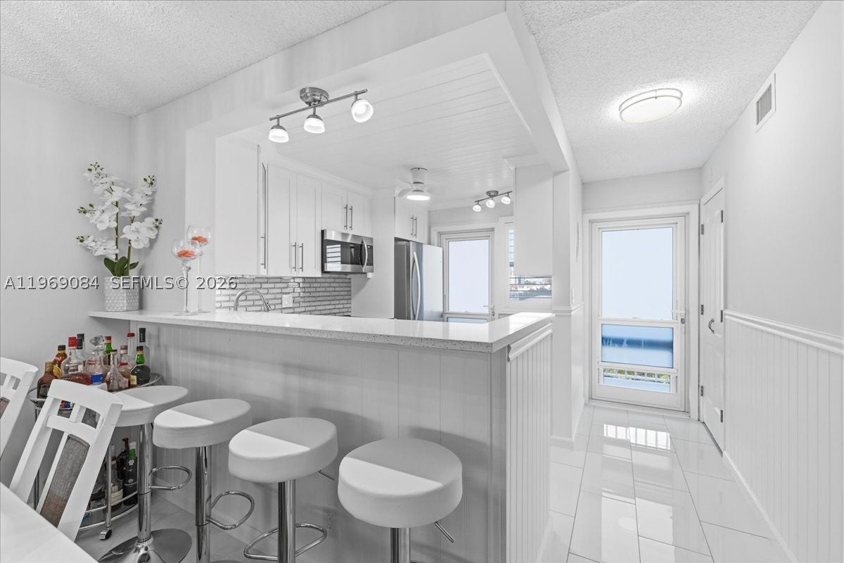 3201 NE 8th St 405