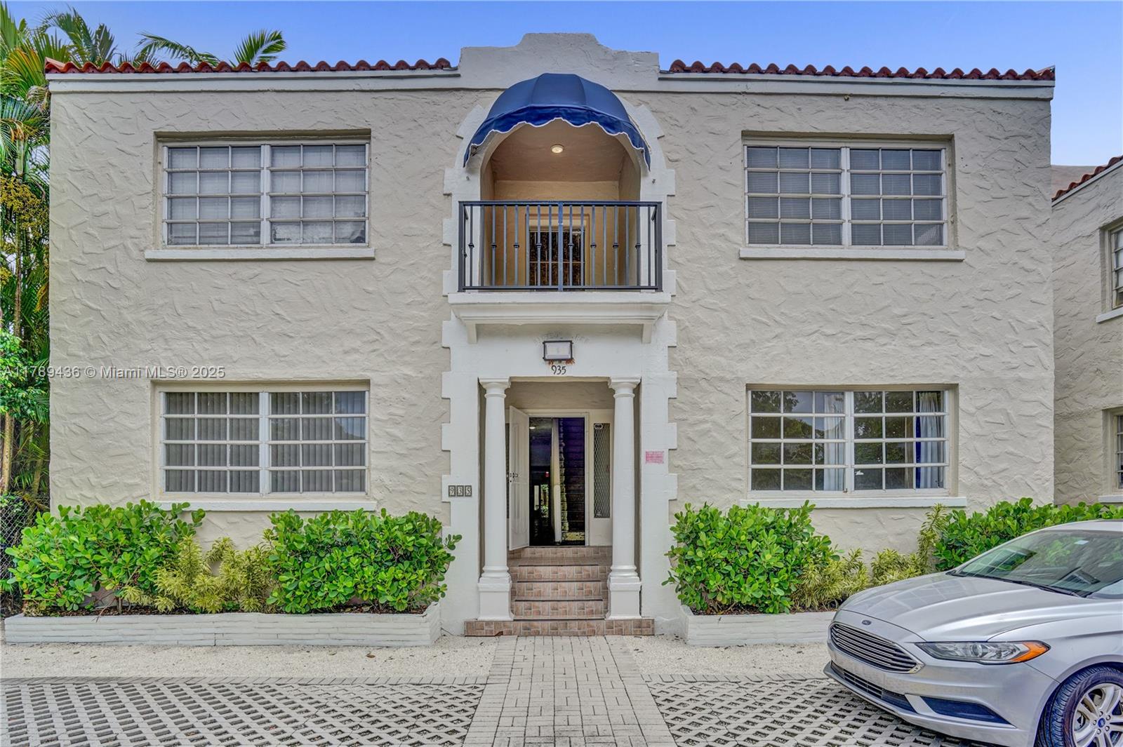 Rental Property at 935 Catalonia Ave 9, Coral Gables, Broward County, Florida - Bedrooms: 1 
Bathrooms: 1  - $2,100 MO.