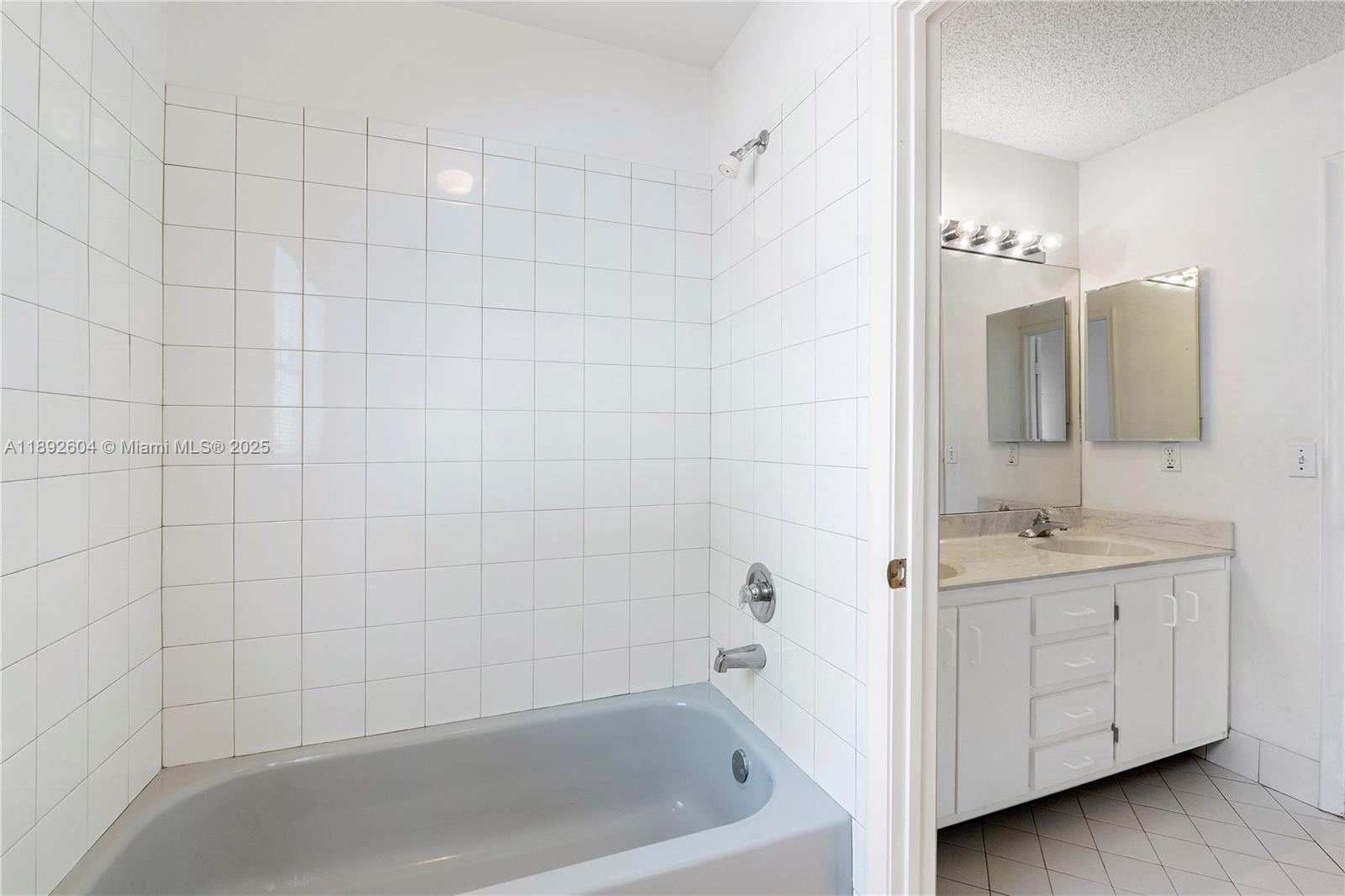 NEW ORLEANS LAKESITES - Residential