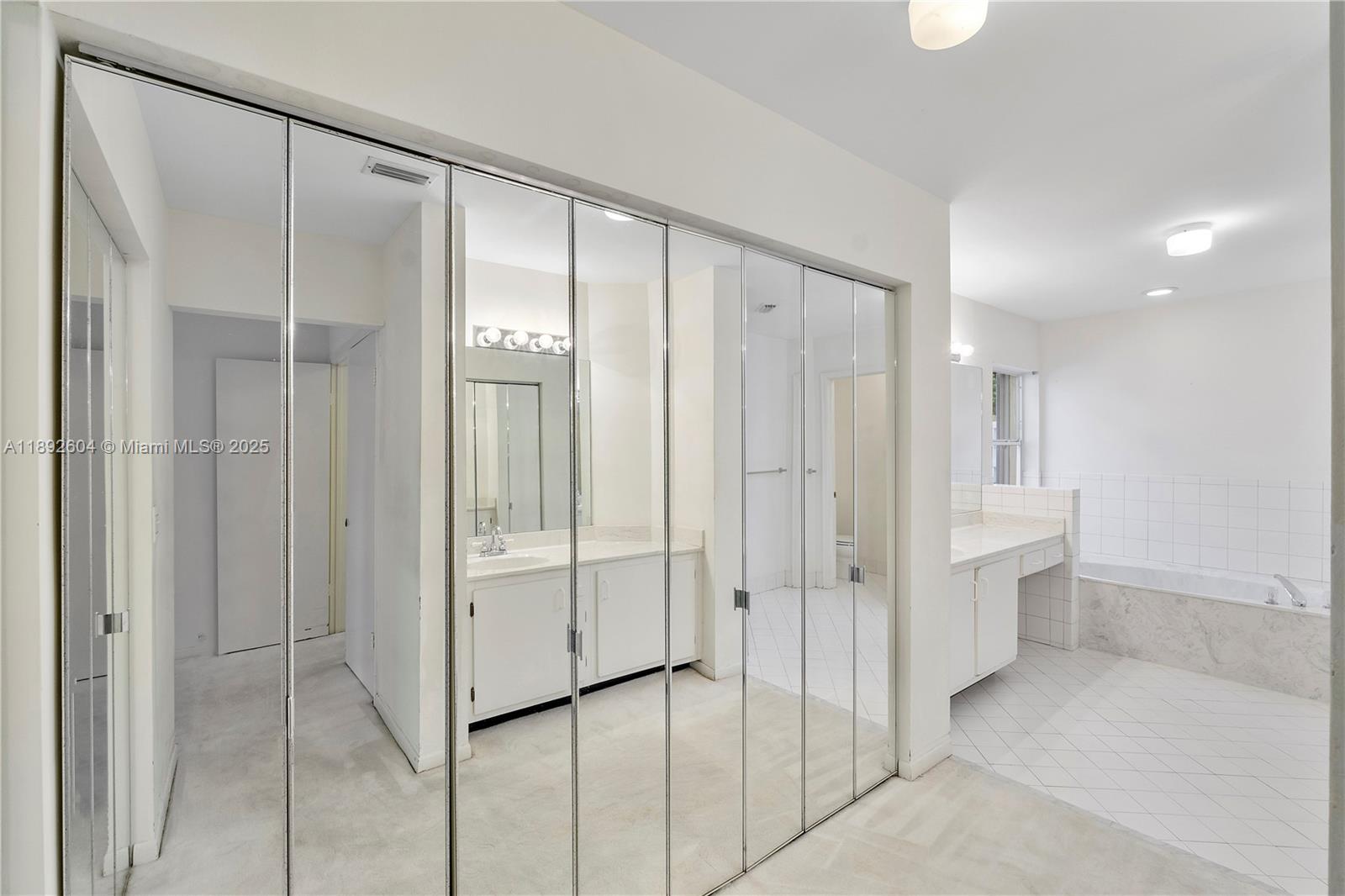 NEW ORLEANS LAKESITES - Residential