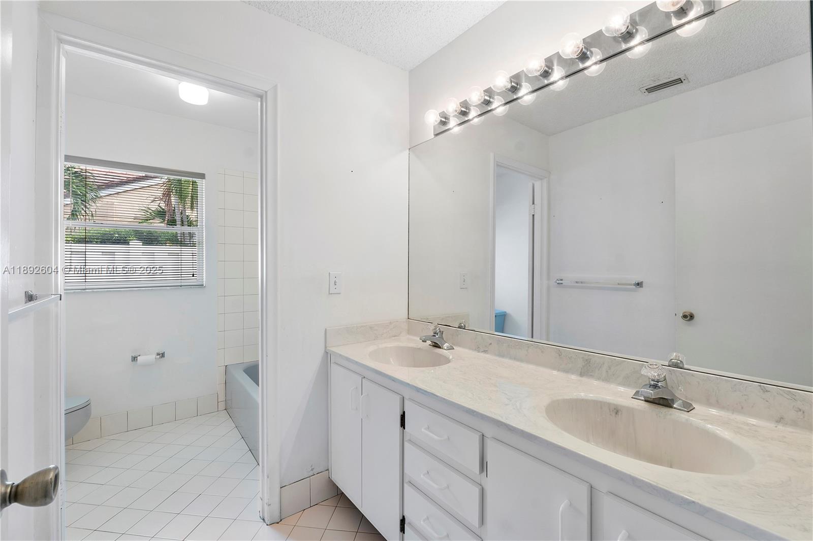 NEW ORLEANS LAKESITES - Residential