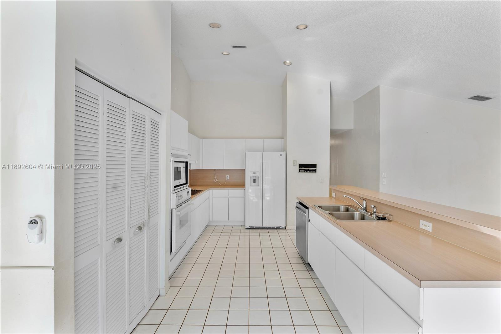 NEW ORLEANS LAKESITES - Residential
