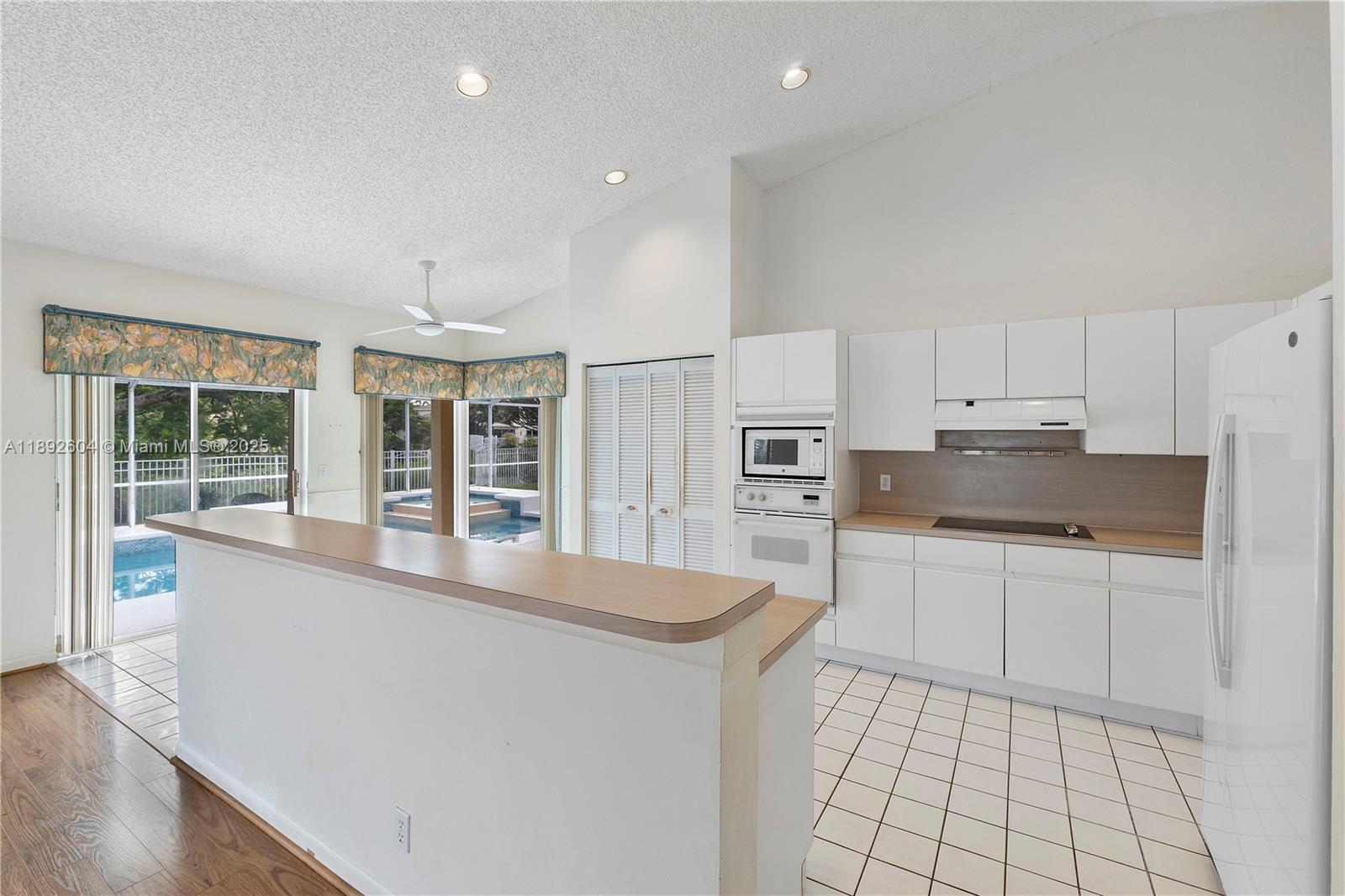 NEW ORLEANS LAKESITES - Residential