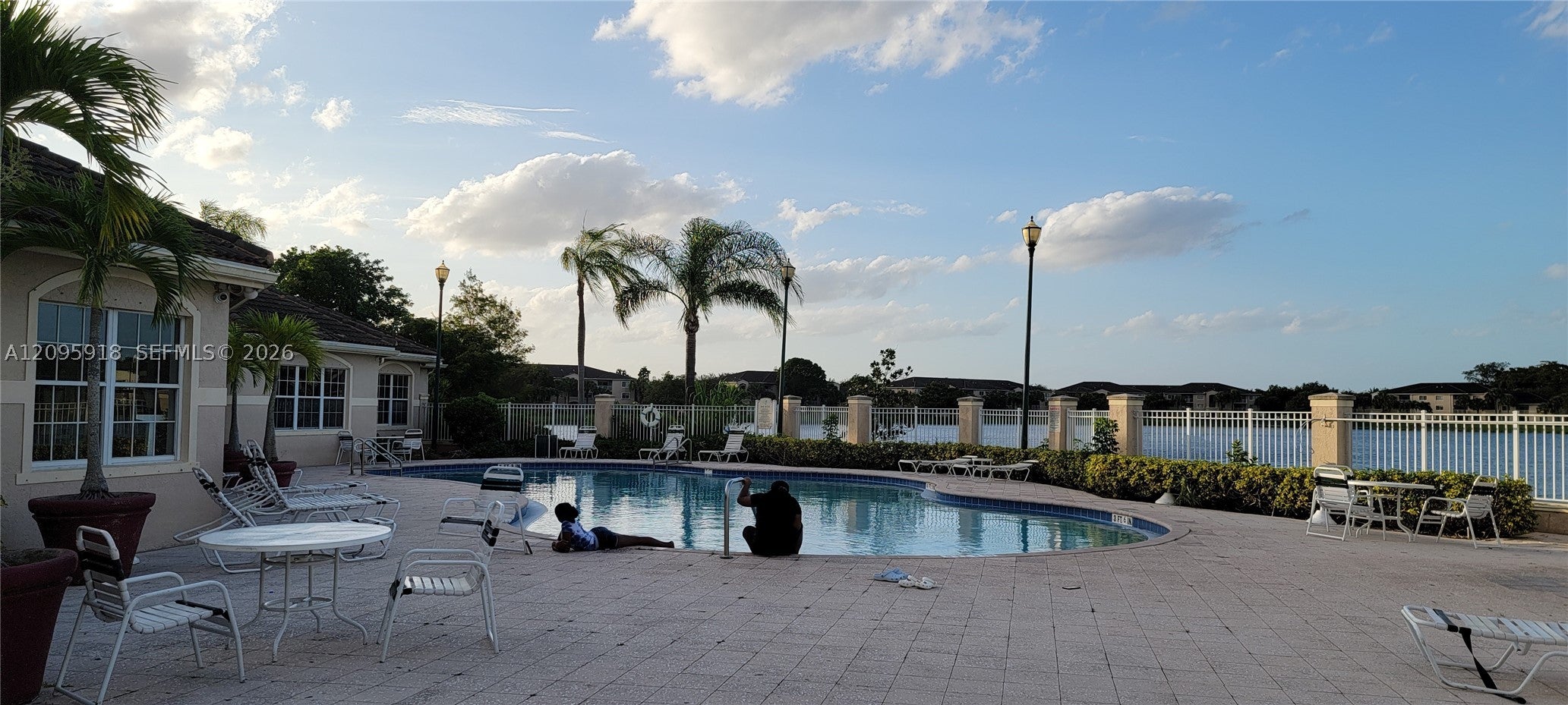 5001 Wiles Rd 207