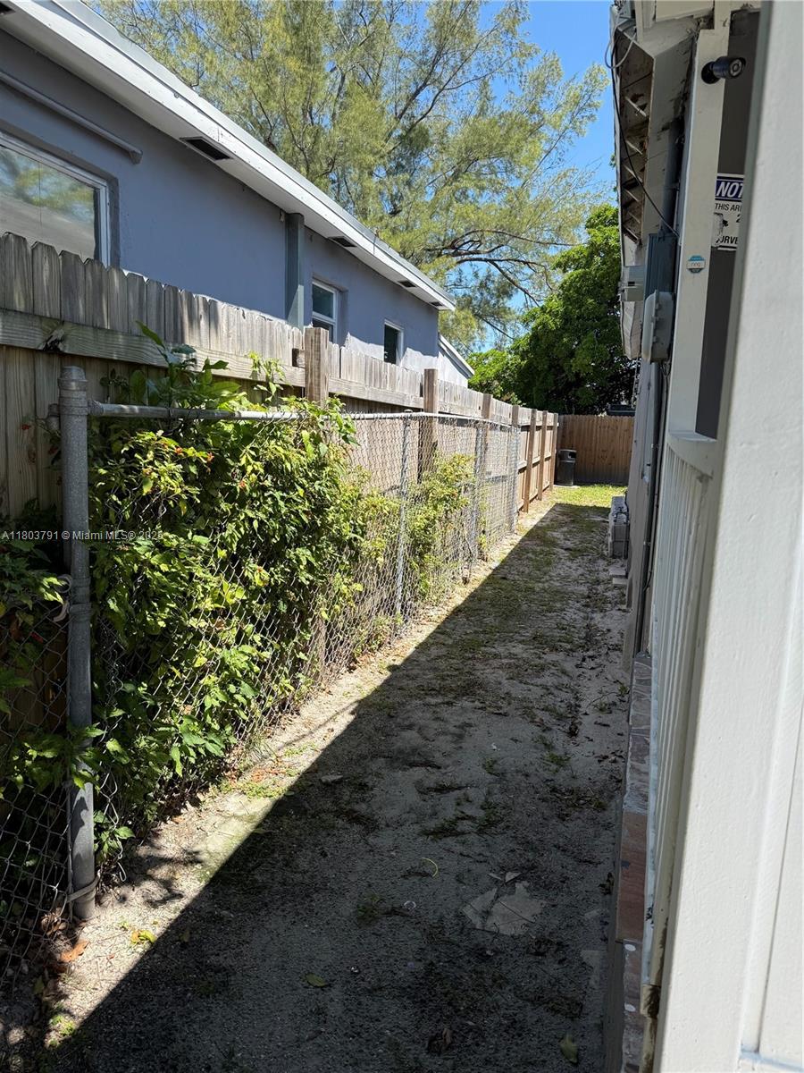 1463 NW 70th St