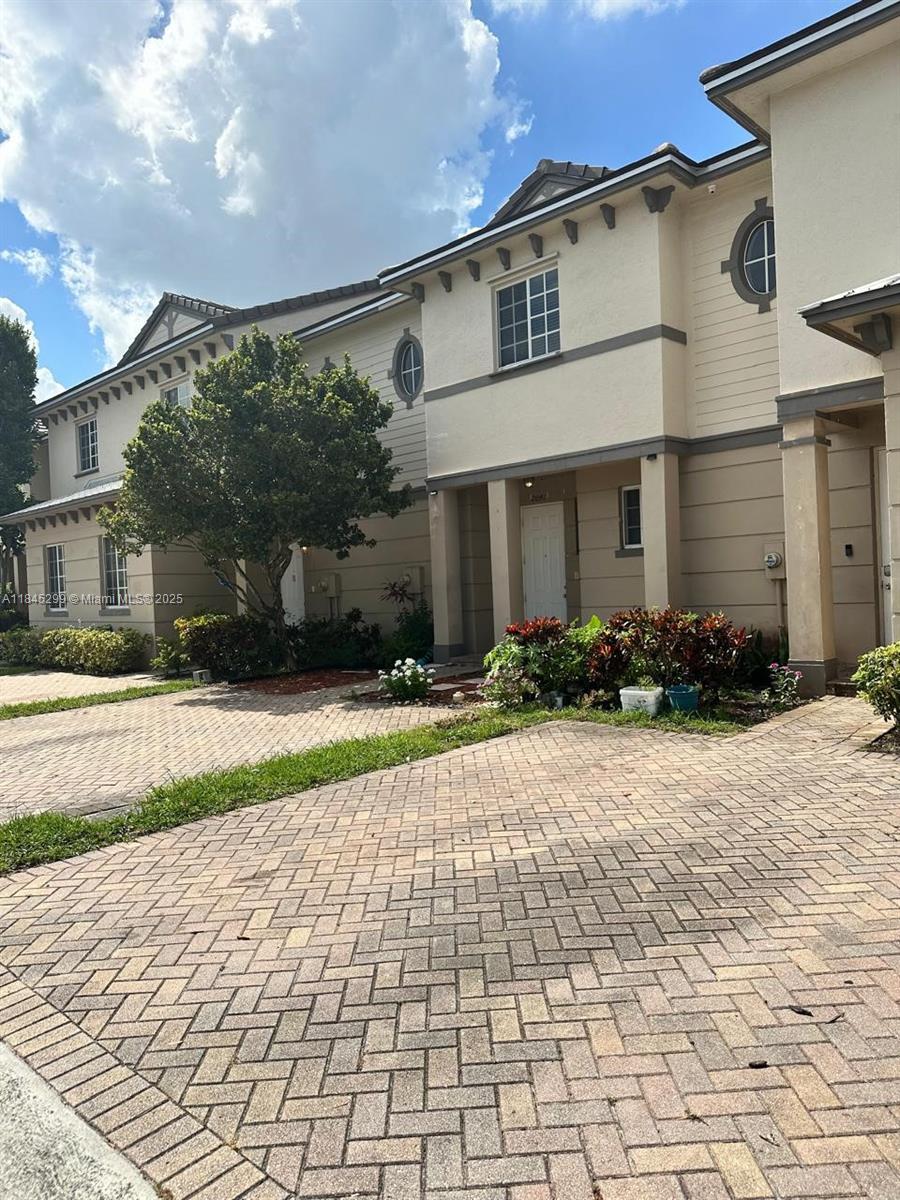 Nice 2BR 2FB 1HB Townhouse available for RENT. Large living room with a nice kitchen. Wonderful area. Washer and Dryer inside unit! Quiet neighborhood. Pool & Tennis Courts. See broker remarks.