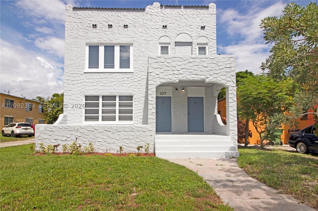 Photo of 327 SW 20th St, Fort Lauderdale, FL 33315 (MLS # A12092394)