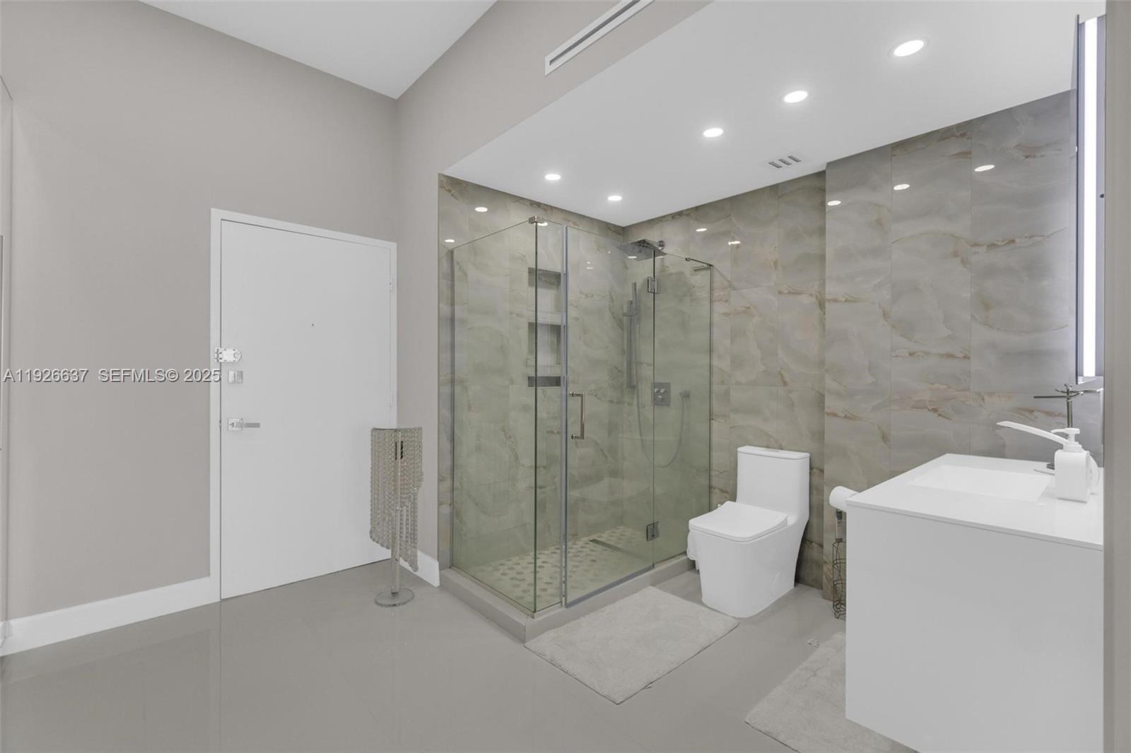 DEL PRADO MARINA - Residential Lease