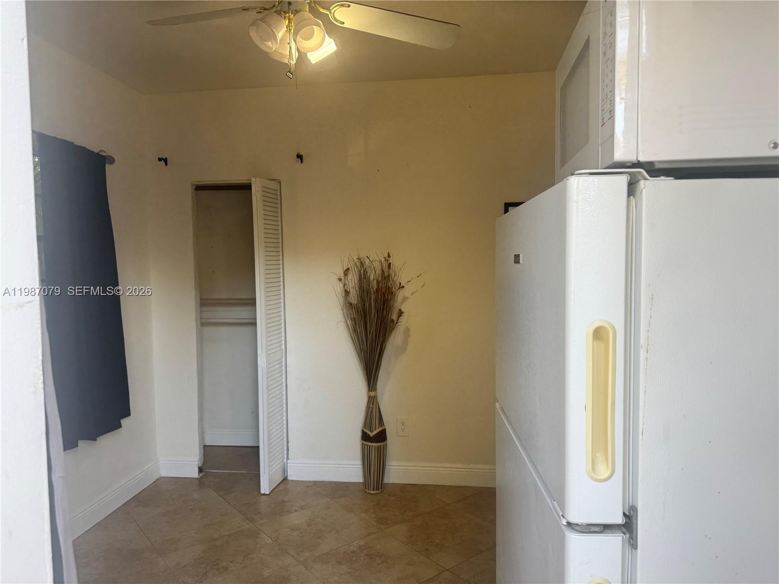 PALM SPRINGS SUB SEC B 4T - Residential Lease