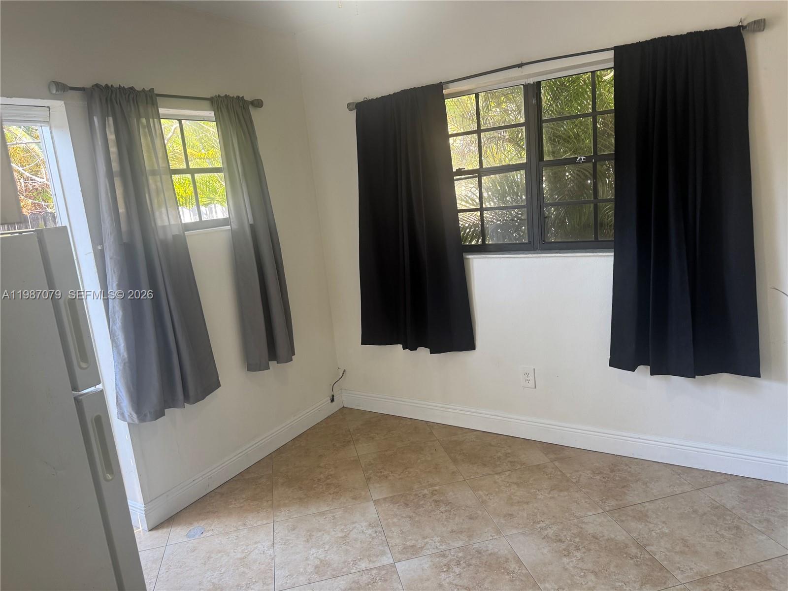 PALM SPRINGS SUB SEC B 4T - Residential Lease
