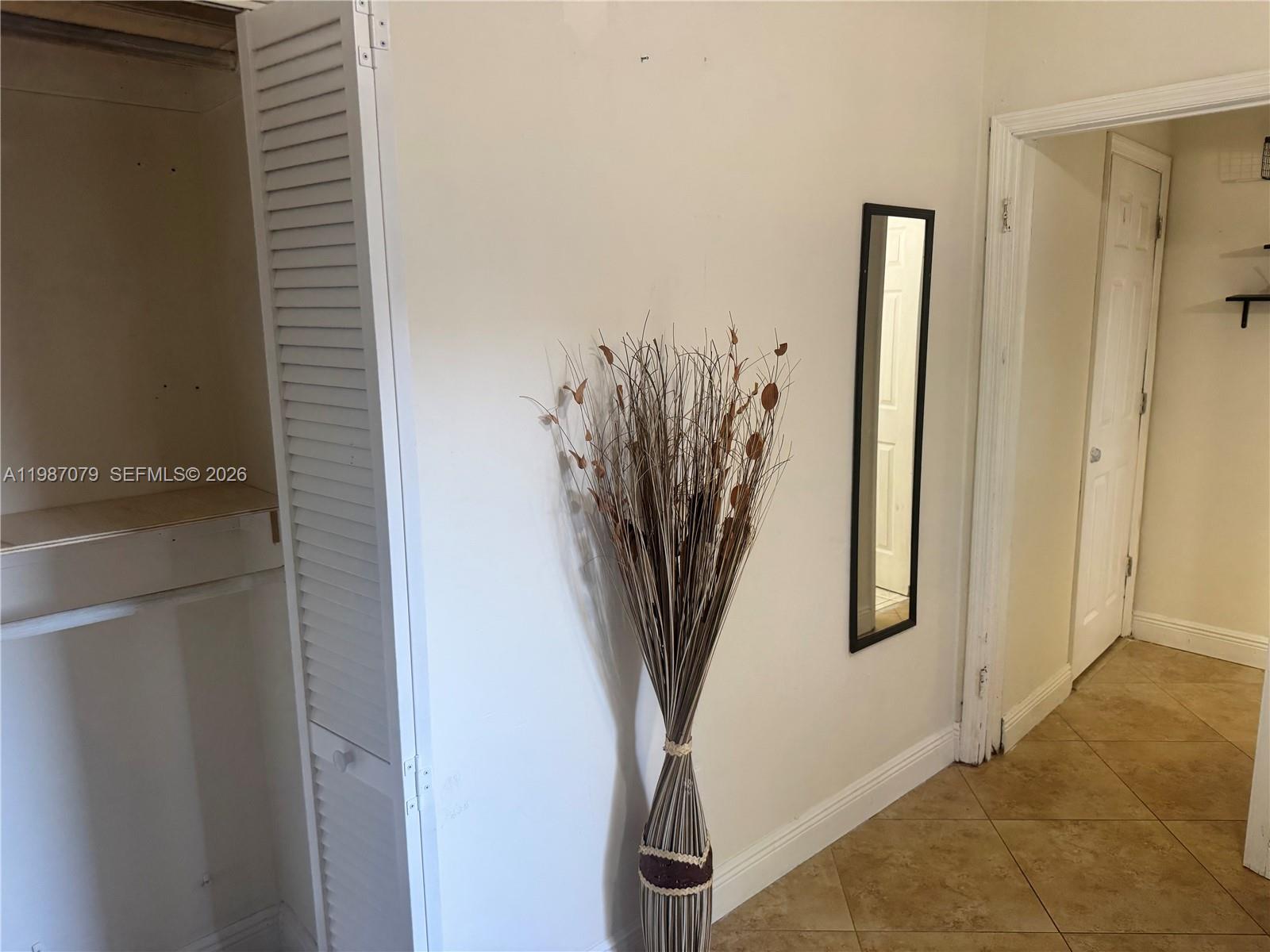 PALM SPRINGS SUB SEC B 4T - Residential Lease