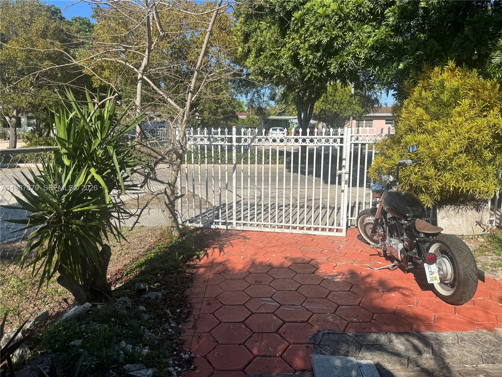 PALM SPRINGS SUB SEC B 4T - Residential Lease