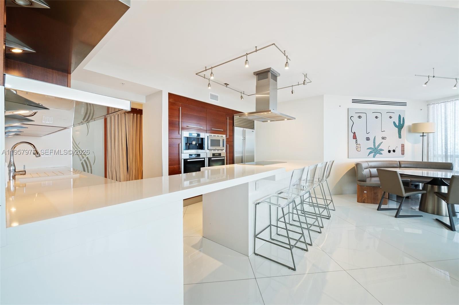 TRUMP ROYALE CONDO - Residential