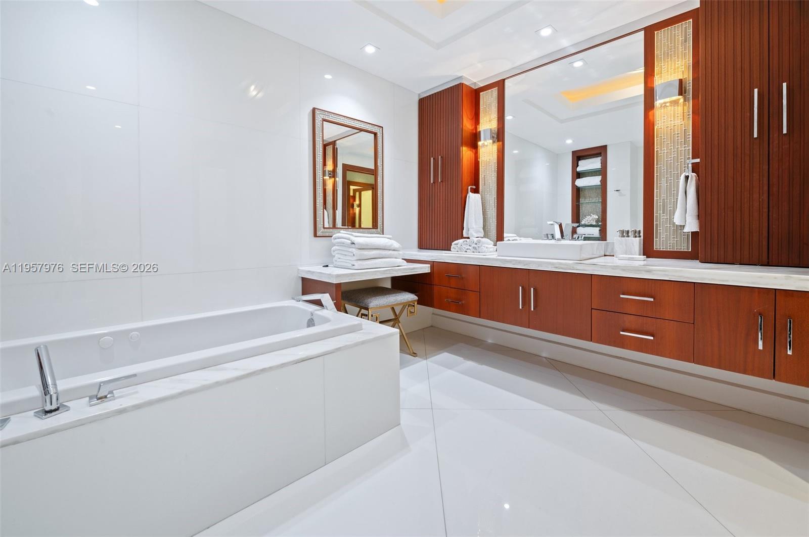 TRUMP ROYALE CONDO - Residential