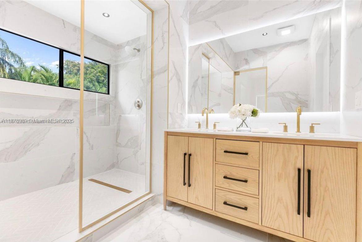 NAUTILUS EXTENSION 5TH - Residential Lease
