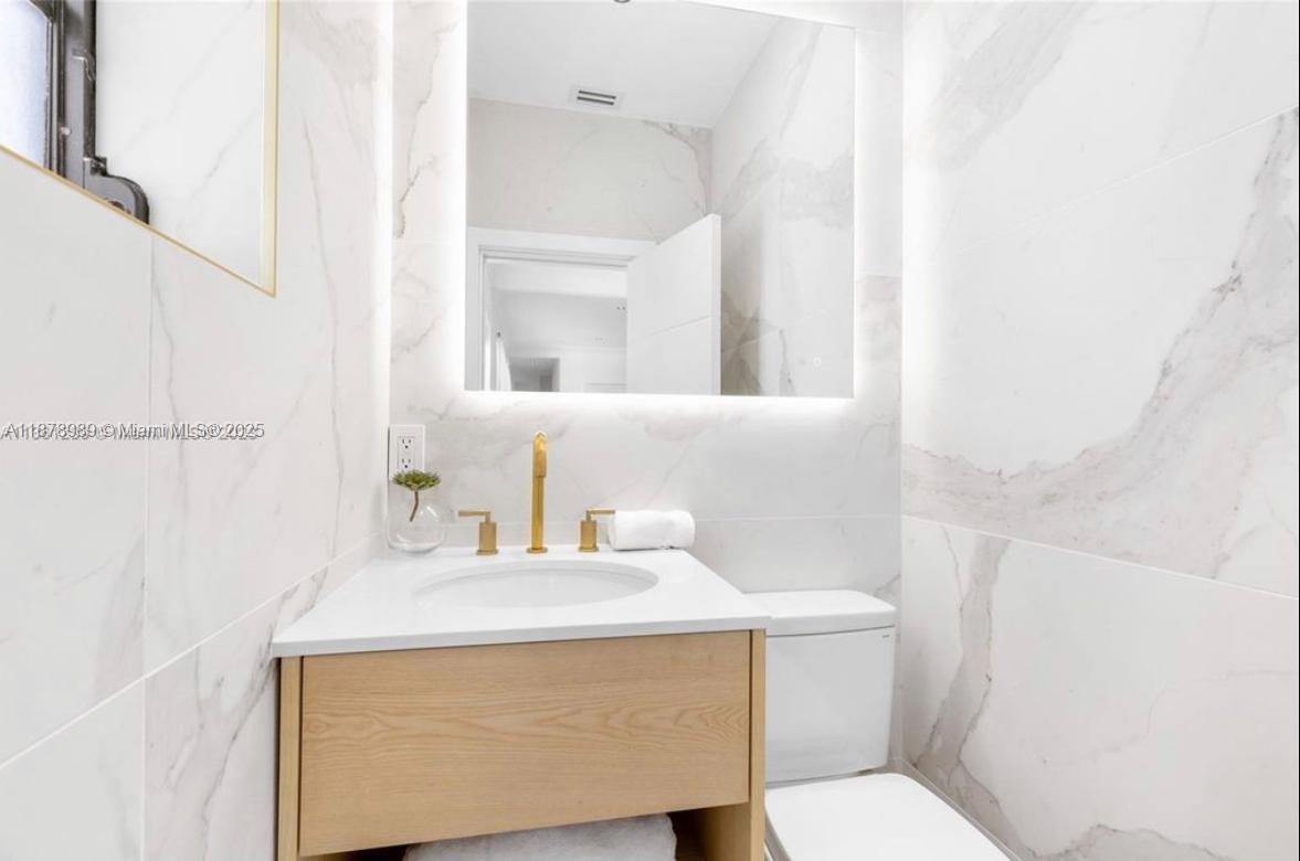 NAUTILUS EXTENSION 5TH - Residential Lease