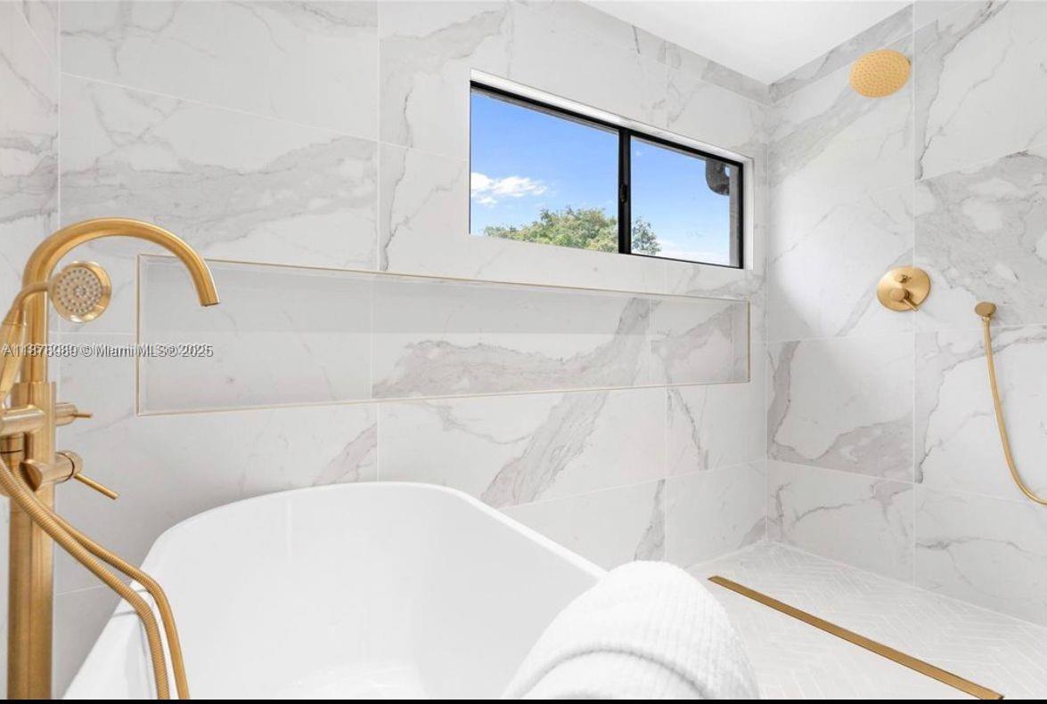NAUTILUS EXTENSION 5TH - Residential Lease