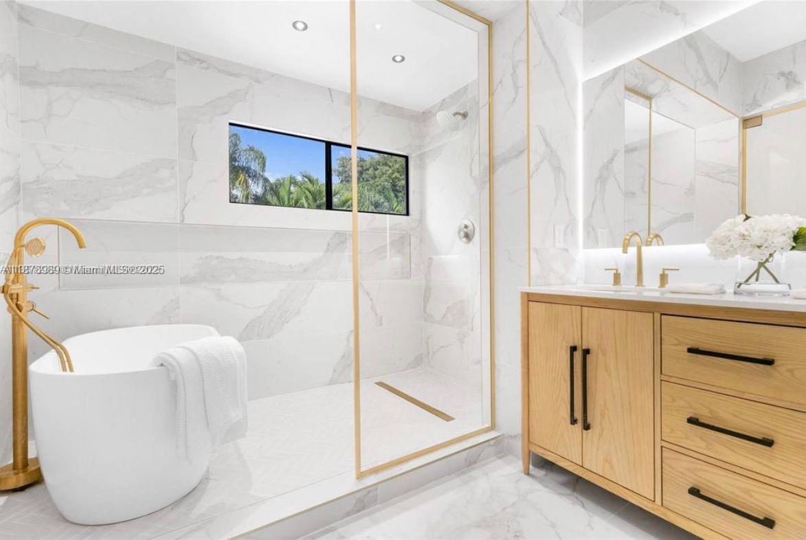 NAUTILUS EXTENSION 5TH - Residential Lease
