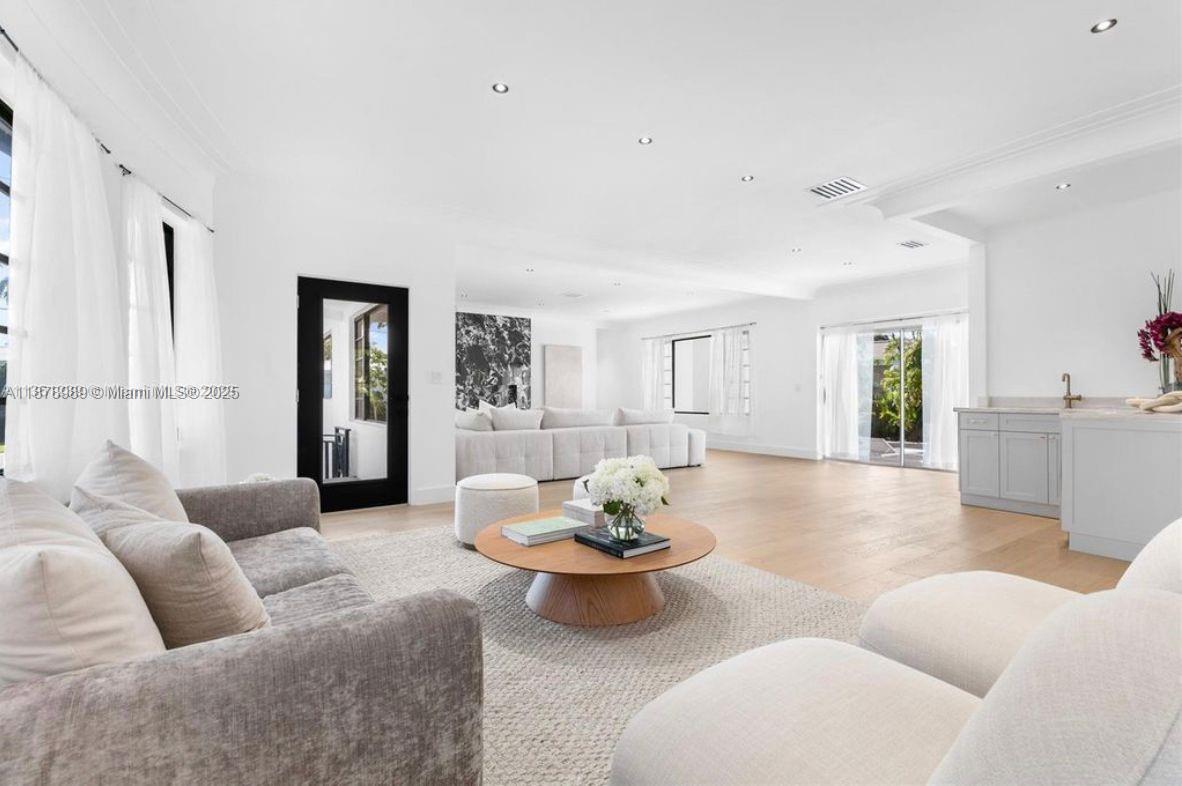NAUTILUS EXTENSION 5TH - Residential Lease