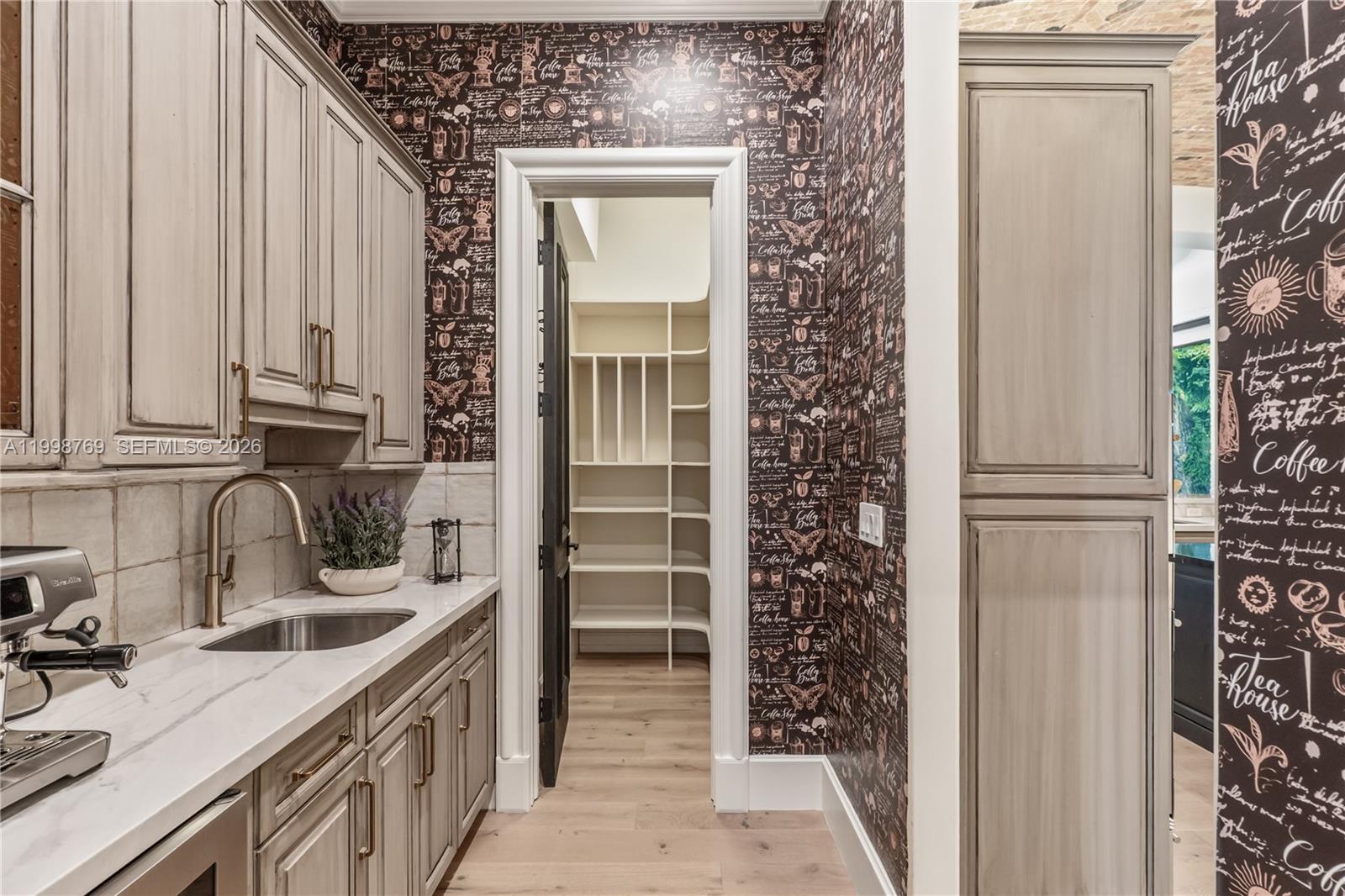 HELMS COUNTRY ESTATES ADD - Residential